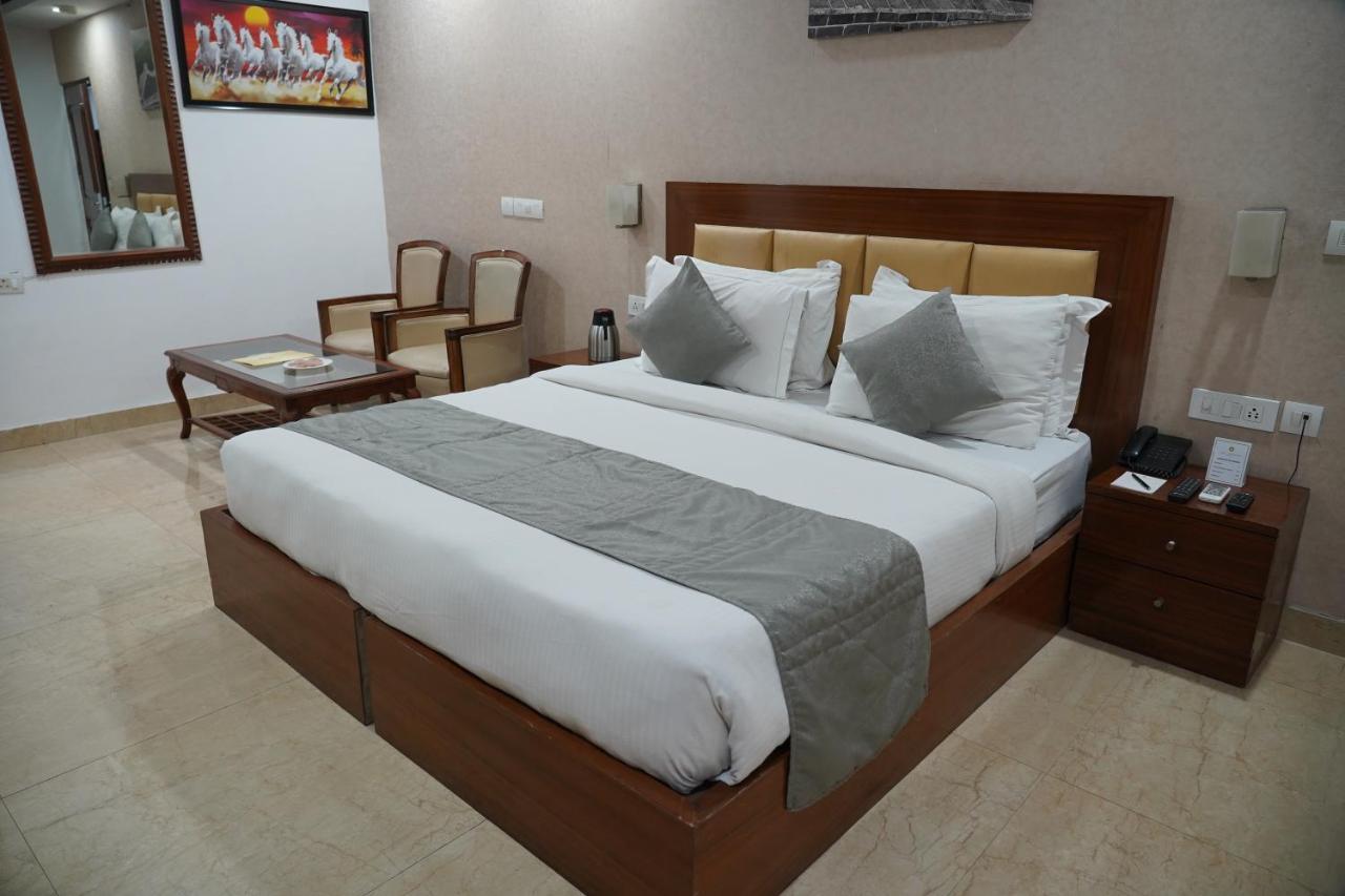 The Lohmod Hotel - Near Delhi Airport New Delhi Exterior photo