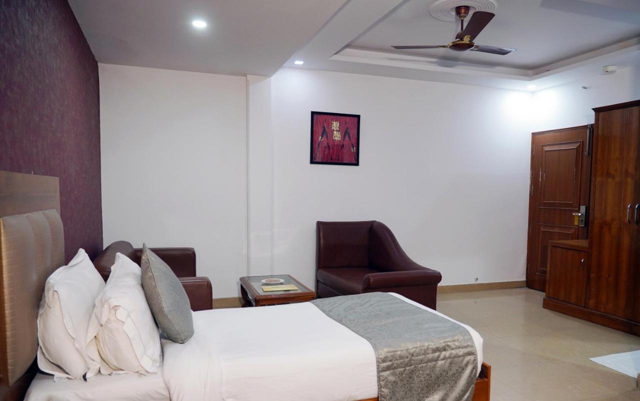 The Lohmod Hotel - Near Delhi Airport New Delhi Exterior photo