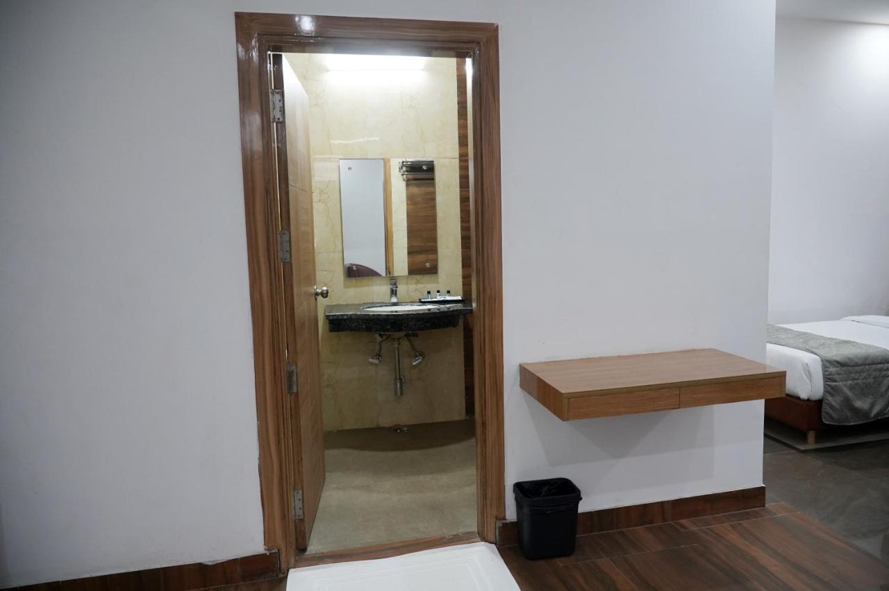 The Lohmod Hotel - Near Delhi Airport New Delhi Exterior photo