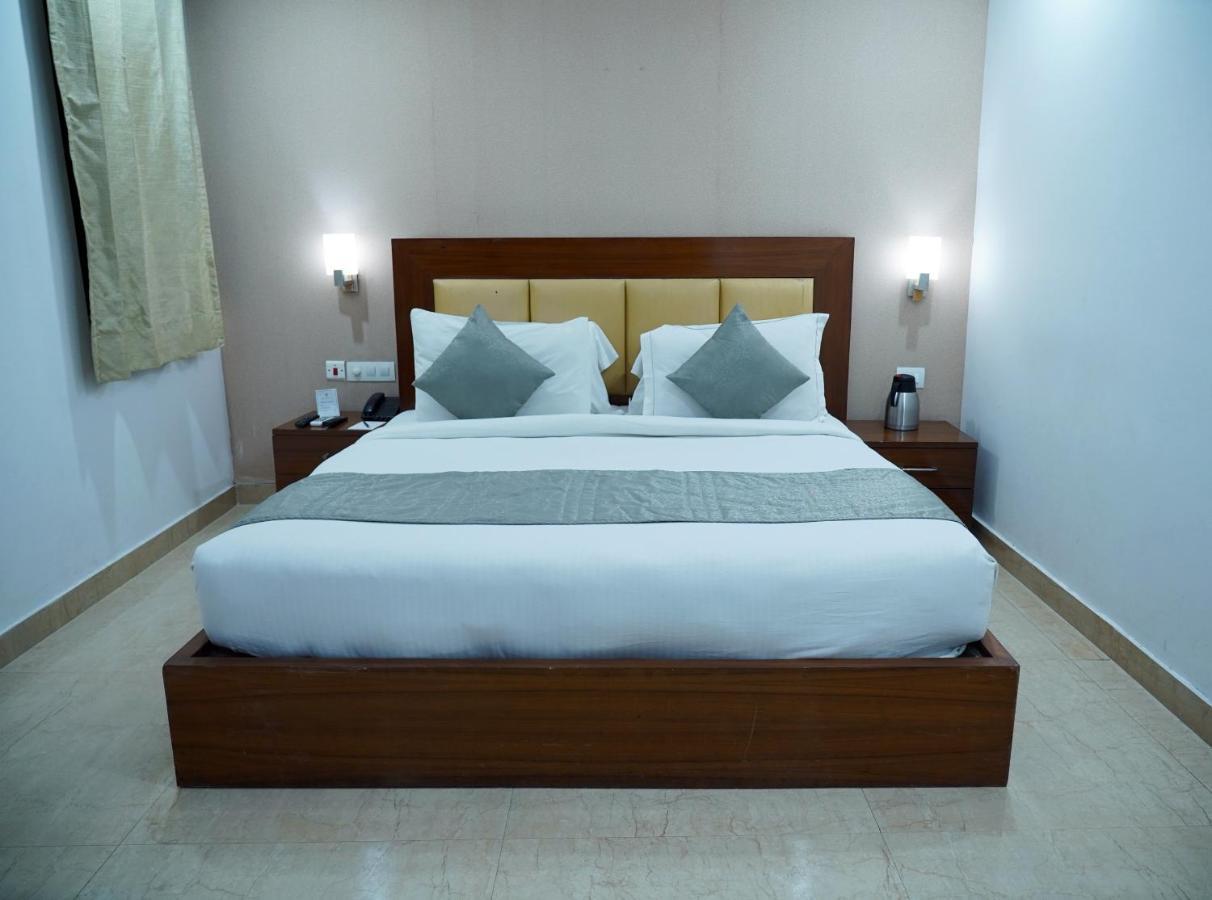 The Lohmod Hotel - Near Delhi Airport New Delhi Exterior photo